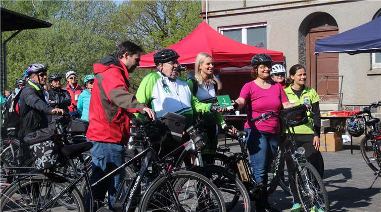 Bei schönem Frühlingswetter waren die Teilnehmer, meist auf eigenen Bikes, unterwegs.Foto: Martin Rudolph