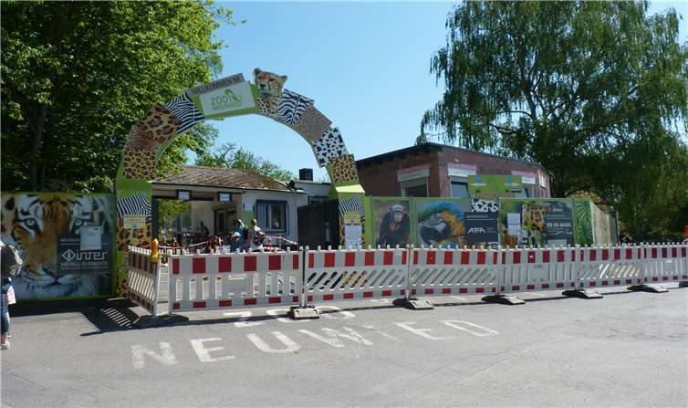 Bei schönem Wetter freuen sich viele Besucher,dass der Zoo Neuwied wieder geöffnet hat, wennauch mit Einschränkungen und Sicherheitsmaßnahmen. Foto: HE