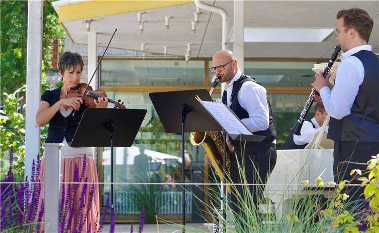 Bei schönem Wetter können Gäste die Konzerte wieder live im Park genießen.Foto: KG