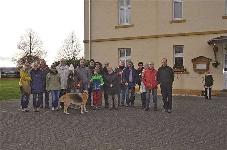 Bei schönem Wetter verbrachten die Tennisfreunde einige Stunden im Freien.privat