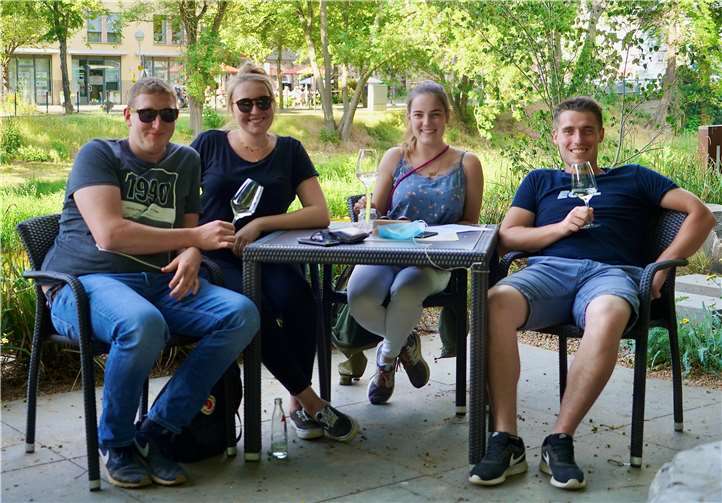 Bei schönstem Sonnenschein genossen die Gäste den Tag.