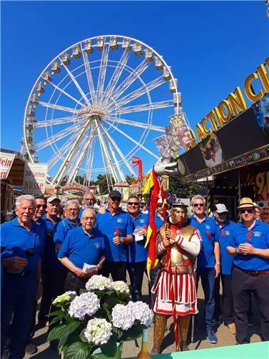 Bei schönstem Wetter konnte der Männergesangverein am großen Festumzug durch Heddesdorf teilnehmen.  Foto: Männergesangverein Germania Neuwied
