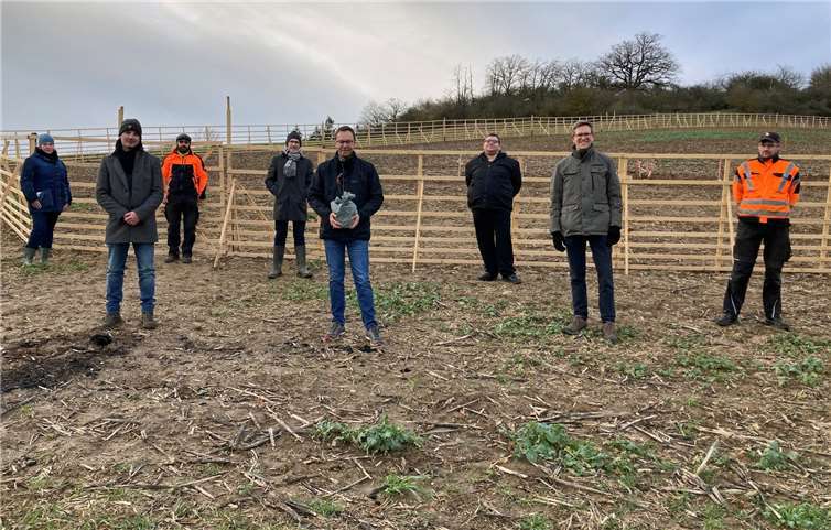 Bei seinem Besuch in Dreckennach erkundigte sich Landtagskandidat Dr. Alexander Wilhelm über das Aufforstungsprojekt der Caritas Werkstätten. Foto: privat