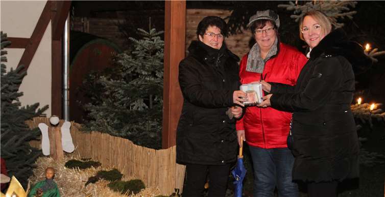 Bei seinem Besuch spendete das Dreigestirn für unheilbar kranke junge Menschen.Foto: privat