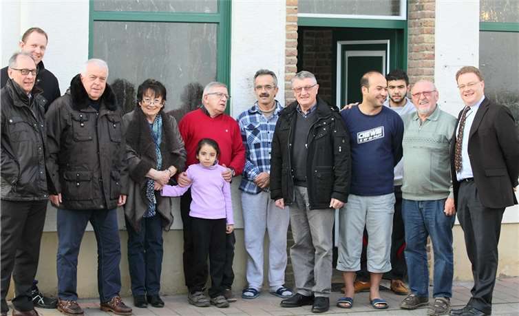 Bei seinem Besuch war Guido Ernst (3.v.l.) mit dem Trägerverein des Dorfgemeinschaftshauses Wendelinus im Gespräch. privat