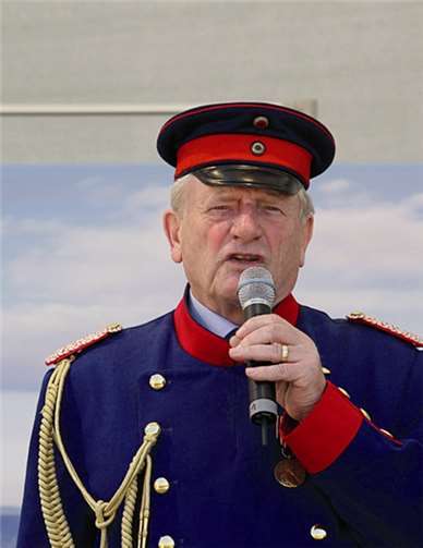 Bei seinen Auftritten auf der Festung Ehrenbreitstein bietet der waschechte „Kowelenzer Schängel“ Gniffke den Besuchern „von owe“ interessante Einblicke in die Schönheiten sowie das politische und sonstige Geschehen von Koblenz. privat