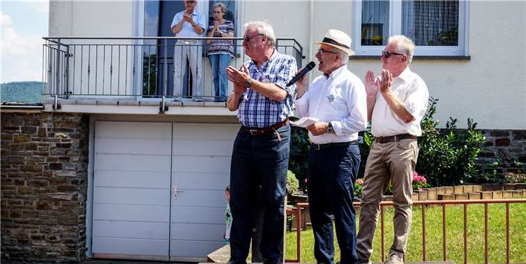 Bei seiner Eröffnungsansprache dankteOrtsbürgermeister Hans-Dieter Gassen im Namen derGemeinde der Freiwilligen Feuerwehr für ihren Einsatz.