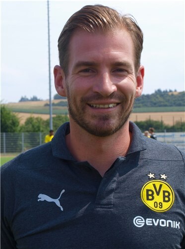 Bei seiner Rückkehr in die alte Heimat traf Jan Siewert viele Bekannte und Weggefährten wieder, die sich freuten, dass er bei einem so renommierten Verein wie Borussia Dortmund die Geschicke der U23 lenkt.