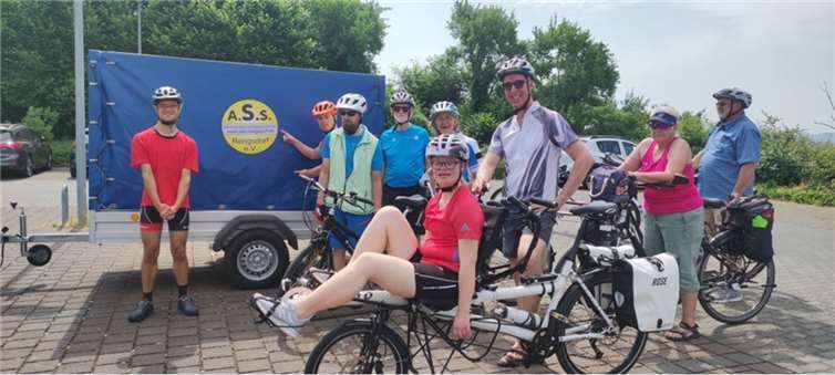 Bei sommerlichem Wetter traten die Tandemfreunde in die Pedale.  Quelle: A.S.S. Rengsdorf Tandemfreunde