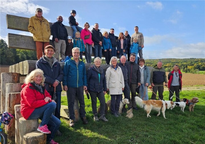 Bei strahlendem Herbstwetter trafen sich am Sonntag, den 5. Oktober, rund 35 Wanderfreunde zur herbstlichen Bürgerwanderung des Löhndorfer Ortsbeirats. Foto: privat