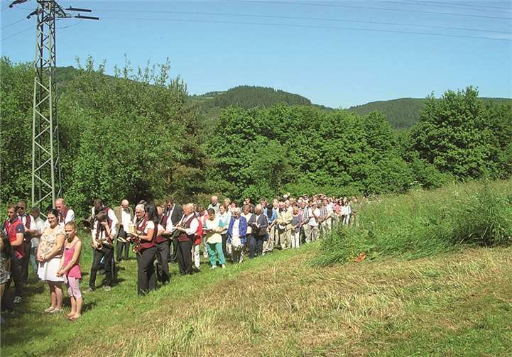 Bei strahlendem Sonnenschein fanden Viele den Weg zur Prozession.