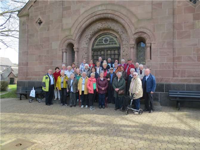 Bei strahlendem Sonnenschein ging die Fahrt für die 35 Mitreisenden in die Eife.  Foto: Adi Geil