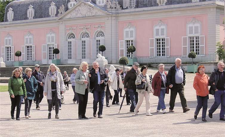 Bei strahlendem Sonnenschein ging es zur Schlossführung in Benrath.Privat