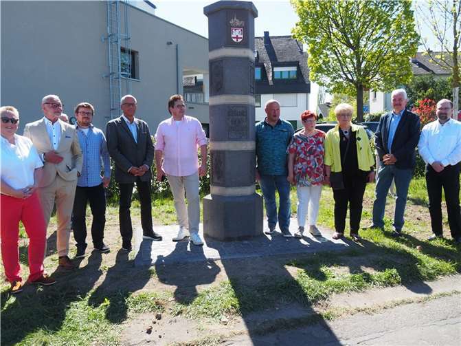Bei strahlendem Sonnenschein konnte Marion Lipinski-Naumann Vorsitzende des Vereins neben Bürgermeisterin Ulrike Mohrs und der Koblenzer Kulturdezernentin Dr. Margit Theis-Scholz, einige Ratsmitglieder, sowie zahlreiche BürgerInnen begrüßen. Fotos: HH