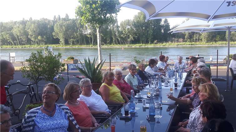 Bei strahlendem Sonnenschein ließ man das vergangene Jahr Revue passieren und blickte freudig auf die kommenden geplanten Aktivitäten und Veranstaltungen. Foto: privat