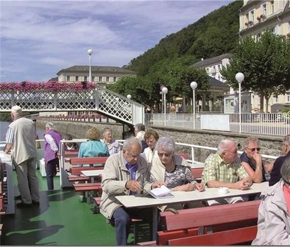 Bei strahlendem Sonnenschein ließen es sich die Senioren auf dem Schiff gut gehen. privat