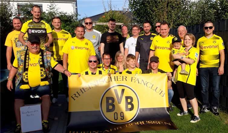 Bei strahlendem Sonnenschein stellten sich die Mitglieder gern zu einem Gruppenfoto. Foto: privat