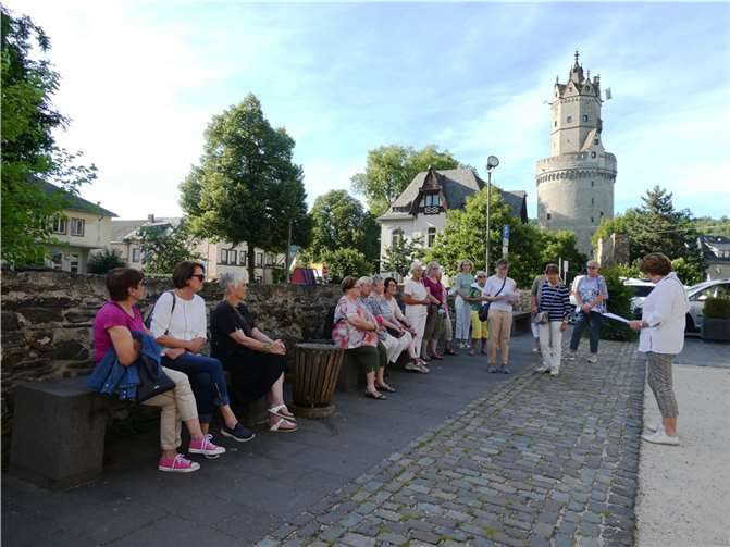 Bei strahlendem Sonnenschein trafen sich 19 Frauen aus der Pfarrei St. Marien zu einem meditativen Abendspaziergang, zu dem die kfd Maria Himmelfahrt eingeladen hatte. Foto: privat