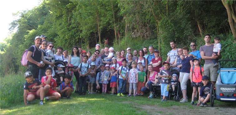 Bei strahlendem Sonnenschein und sommerlichen Temperaturen machten sich 65 kleine und große Wanderer auf den Weg zur Fichtelhütte.privat