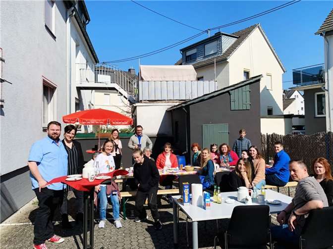 Bei strahlendem Sonnenschein verbrachten die Bendorfer SPD, die Bendorfer Jusos mit einigen ukrainischen Flüchtlingen ein paar Stunden.  Foto: SPD Bendorf