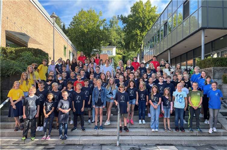 Bei strahlendem Sonnenschein wurden am Erich-Klausener-Gymnasium Adenau die neuen Fünftklässler eingeschult. Foto: privat
