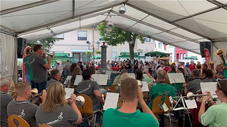 Bei strahlendem Wetter sorgte die Musik für eine perfekte Atmosphäre.