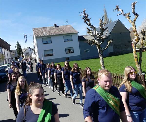 Bei traumhaftem Sonnenwetter nahmen zahlreiche Junggesellenvereine aus der Region auch am traditionellen Festumzug teil.