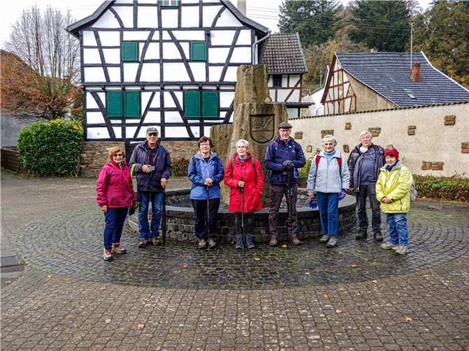 Bei typischem Novemberwetter startete die Wandergruppe des Eifelvereins Ortsgruppe Bad Breisig vom Dorfplatz in Gönnersdorf in Richtung Waldorf. Foto: privat