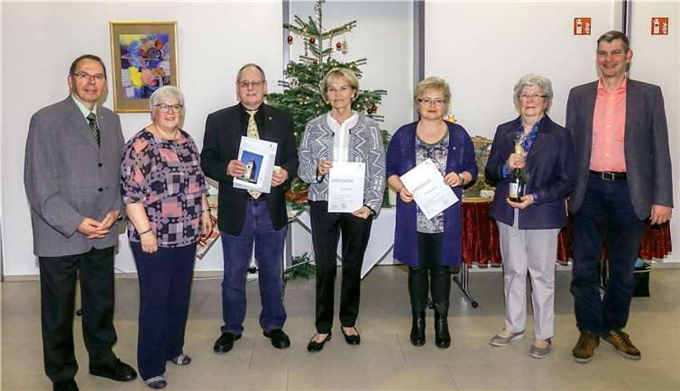 Bei vielen langjährigen Mitgliedern wurde sich während des Fests bedankt. Von links: Leo Freudenberg, Brigitte Brohl, Manfred Nikolay, Sigrid Begemann, Silvia Scharenberg, Inge Dötsch, Ralf Dötsch. Privat