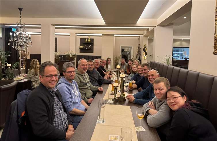 Bei weihnachtlichem Ambiente stärkten sich die Mitglieder der Abteilung Badminton nach ihrer Wanderung.