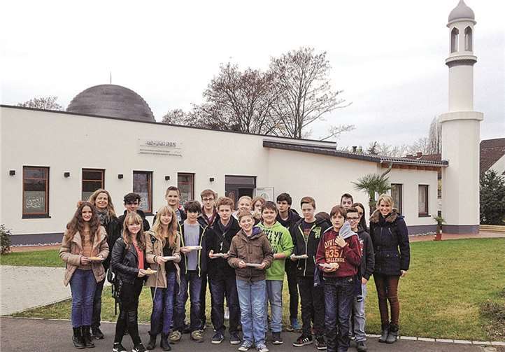 Beide Gruppen machten sich gemeinsam auf den Weg, um eine Moschee einmal hautnah zu erleben.privat