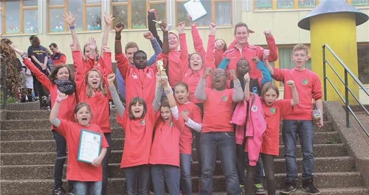 Beide Jahrgangsstufen des Jugendrotkreuzes Klotten konnten den Kreismeistertitel für sich verbuchen.privat