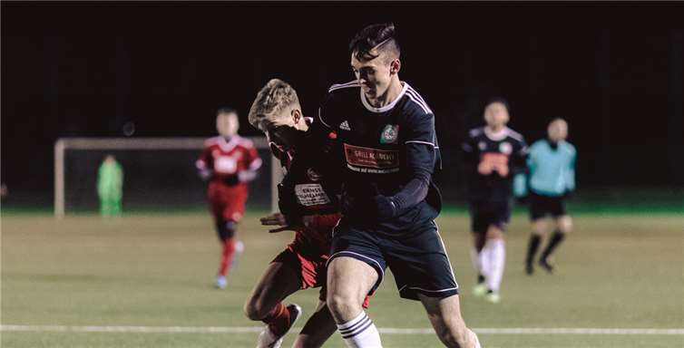 Beide Mannschaften spielten auf Sieg. Foto: Tobias Jenatschek