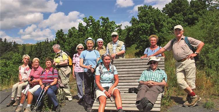 Beider abwechslungsreichen Wanderung des Eifelvereins Bad Breisig wurden auch gerne einmal die Ruhebänke in Anspruch genommen. privat
