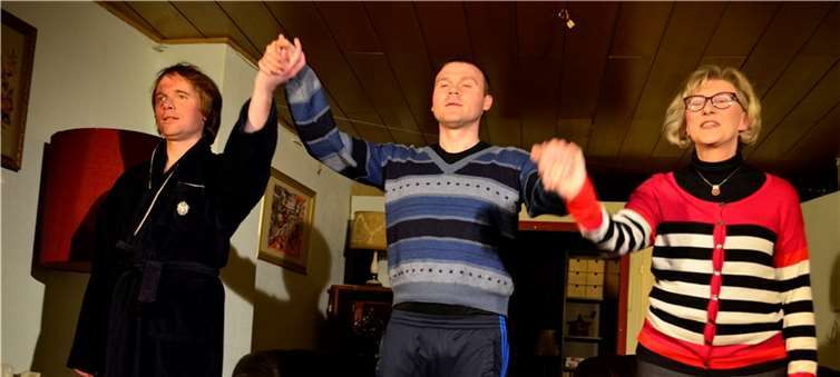 Beifall für die Schauspieler Stephan Tacke Unterberg (v.li.), Alexander Schwarzkopf und Uschi Boffin Hofmeister. -HEP-