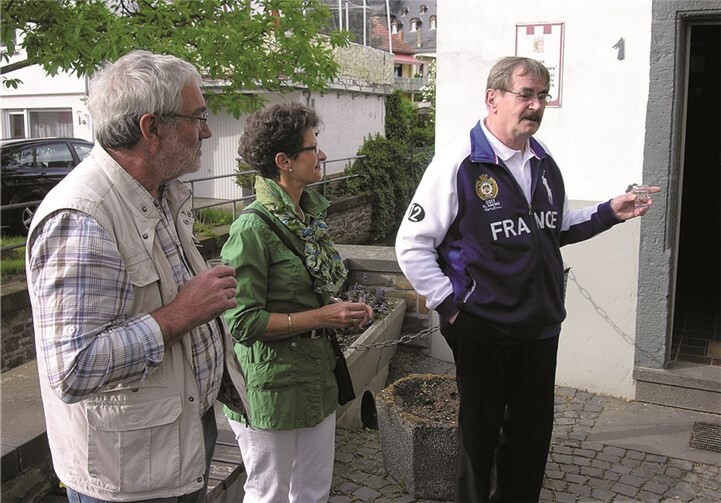 Beigeordnete Anita Herr, umrahmt von beiden Präsidenten, begrüßt die Gäste in ihrer Muttersprache.
