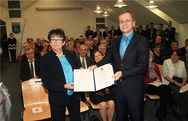 Beigeordnete Charlotte Hager führte Andreas Geron in sein Amt ein.