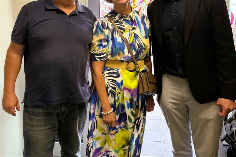 Beigeordnete Hildegard Zschiesche, Ortsvorsteher Stefan Kneib und CDU-Mitglied Dirk Saftig überzeugen sich am Tag der Offenen Tür von den tollen Renovierungsarbeiten im Kindergarten St. Kastor