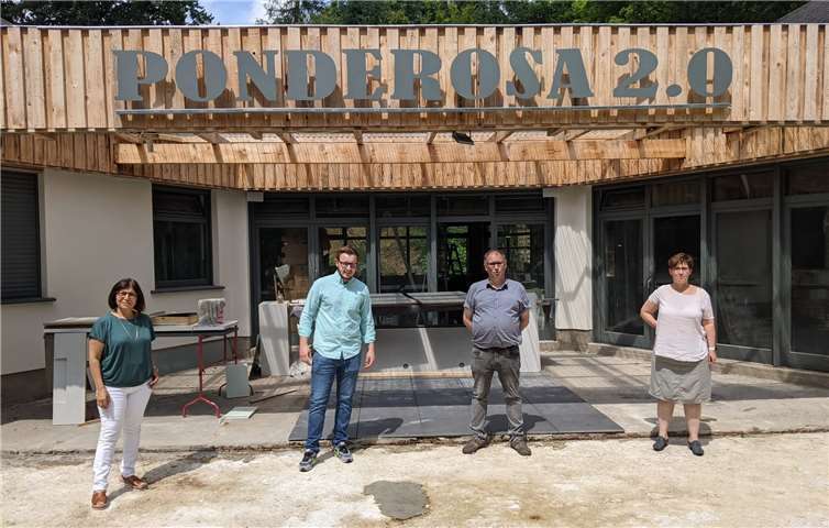 Beigeordnete Zeynep Begen, TSB-Geschäftsführer Dominik Pretz, SPD-Fraktionsvorsitzender Manfred Bauer und Ratsmitglied Claudia Seidel vor der Ponderosa 2.0. Foto: privat