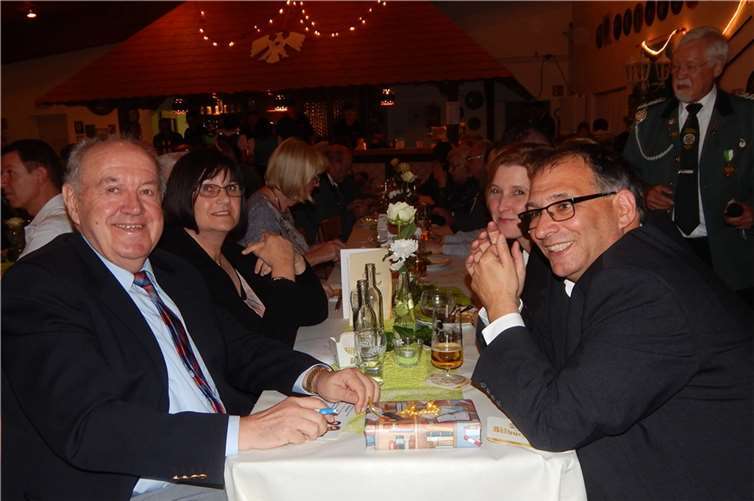 Beigeordneter Bernhard Wiemer undSPD-Fraktionsvorsitender Manfred Bauer mit Ehefrauen.