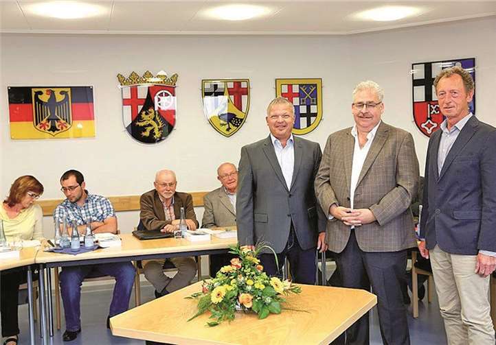 Beigeordneter Hans Robert Pütz, Ortsbürgermeister Willi Knopp, 1. Beigeordneter Hans-Josef Weißenfels (v.l.). privat