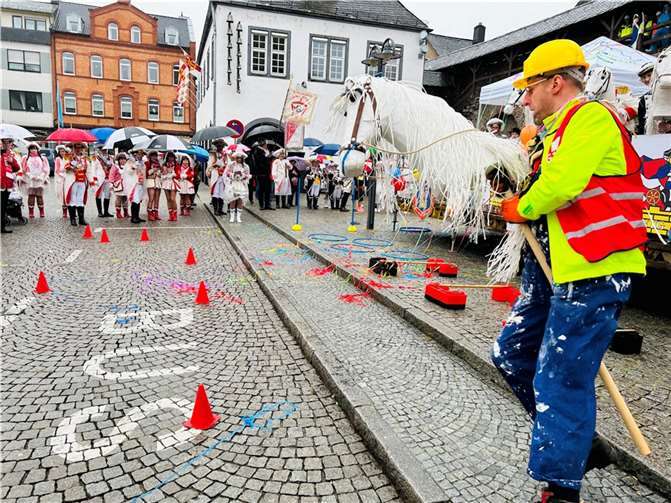 Beigeordneter Jochen Sachsenhauser gab sein Bestes im Galopp auf dem Parcours. Foto: Mira Bind / Stadtverwaltung Lahnstein