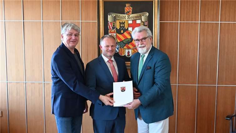 Beigeordneter Ralf Seemann, Oberbürgermeister Jan Einig und Justizminister Herbert Mertin.  Foto: Ministerium der Justiz Rheinland-Pfalz