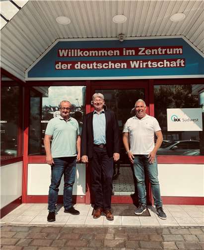 Beigeordneter Ralf Seemann mit Kreishandwerksmeister Ralf Winn und Geschäftsstellenleiter Matthias Dahmen. Quelle: Kreishandwerkerschaft Rhein-Westerwald