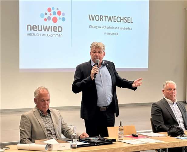 Beigeordneter Ralf Seemann sprach bei der Auftaktveranstaltung zum Thema „Sauberkeit und Sicherheit in Neuwied“.  Foto: Stadt Neuwied/Ulf Steffenfauseweh