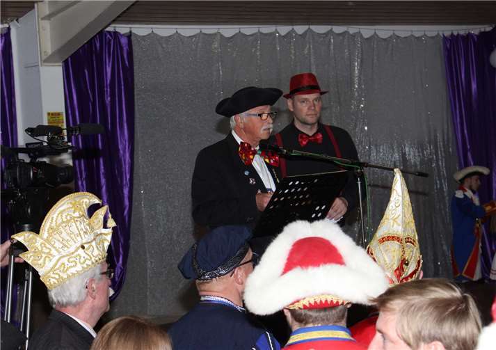 Beigeordneter Richard Keuler und Ortsbürgermeister Frank Klapperich (Spessart) begrüßten die Närrinnen und Narren.