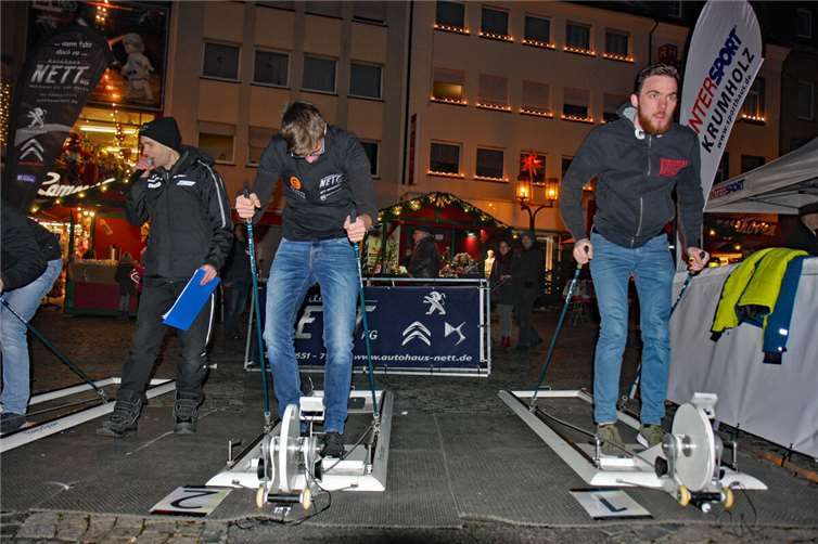 Erster Nightbiathlon feiert in Mayen seine Premiere  Beim 1. Nightbiathlon werden auf dem Mayener Marktplatz erstmals mit Stehend- und Liegendschießen die besten Biathleten der Region in den Kategorien Einzel- und Teamwettbewerb ermittelt.  Fotos: inMOTION