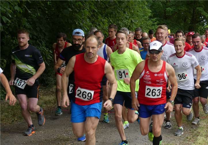 Beim 12. Schafsberglauf anlässlich des Neuhofer Waldfestes, holte sich mit Vadim Penner (Nr. 263) erwartungsgemäß ein Favorit den Sieg.