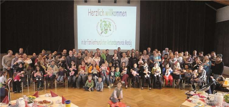 Beim 15. Willkommensabend im Rahmen der Initiative „Familienfreundliche Verbandsgemeinde Mendig“ wurden 49 „kleine Neubürger“ begrüßt.  Privat