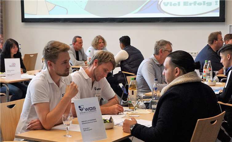 Chancen für beide Seiten Beim 3. Speed Dating standen 36 Firmen den Bewerbern um Praktikums- und Ausbildungsplätzen zur Auswahl.